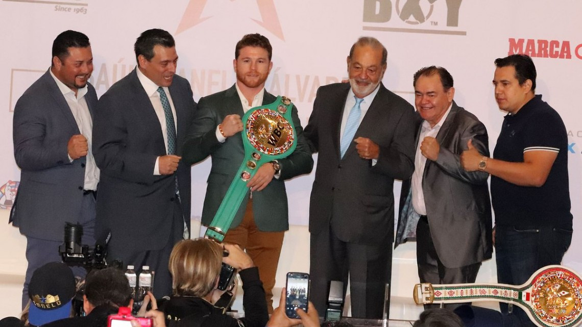 Recibe 'Canelo' Álvarez el cinturón verde y oro del CMB
