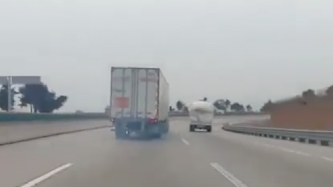 Tráiler se queda sin frenos y PF evita tragedia   