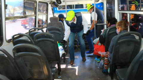 Realizan jornada para desinfectar del transporte en Victoria