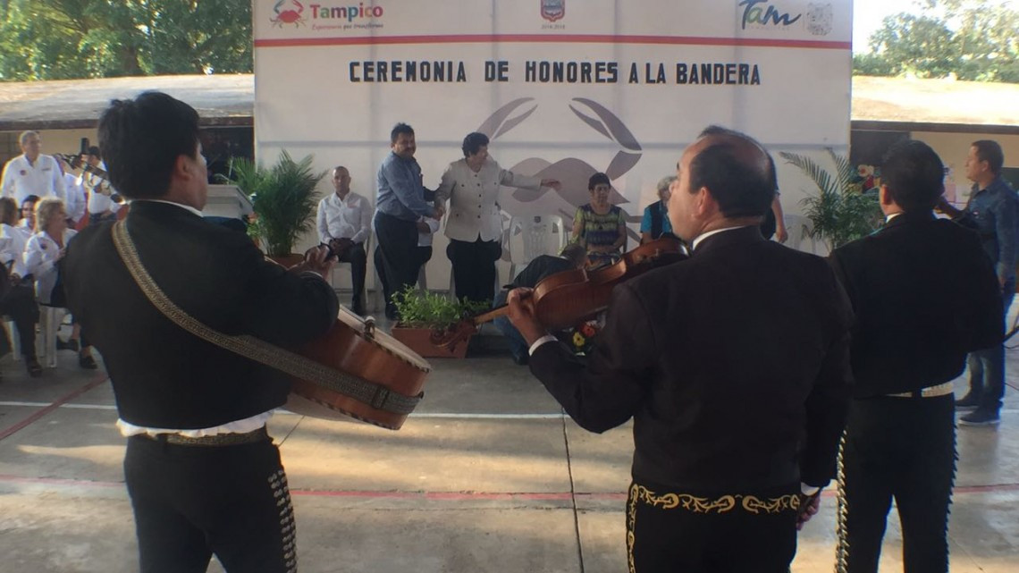 Celebra Magda su cumpleaños trabajando