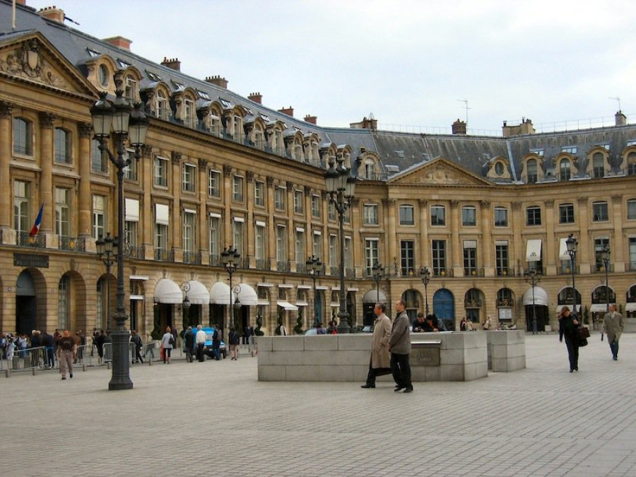 Roban joyas a familia real saudita en el Hotel Ritz de París