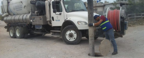 Con acciones continuas de desazolve el Municipio mejora el drenaje sanitario