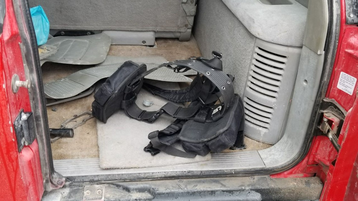 Aseguran camionetas y detienen a presuntos integrantes de grupo delincuente