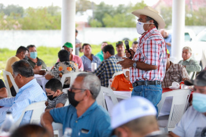 Escucha Presidente Municipal Carlos Peña Ortiz, al sector campesino.