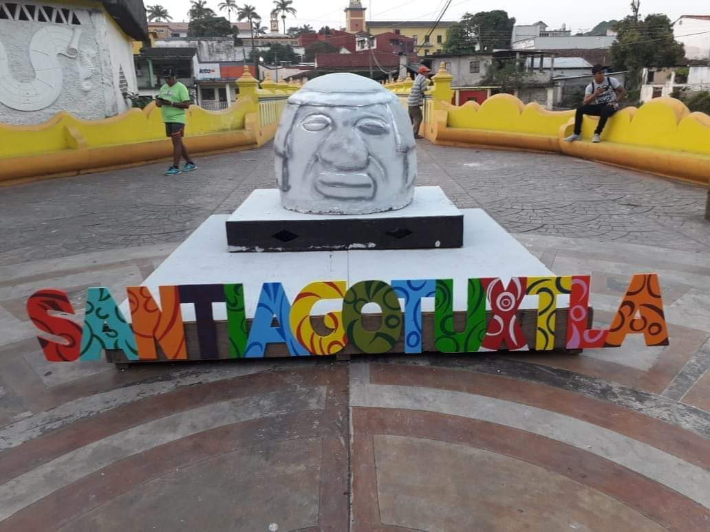 ¡Internet no perdona! Burlas por cabeza olmeca en Veracruz