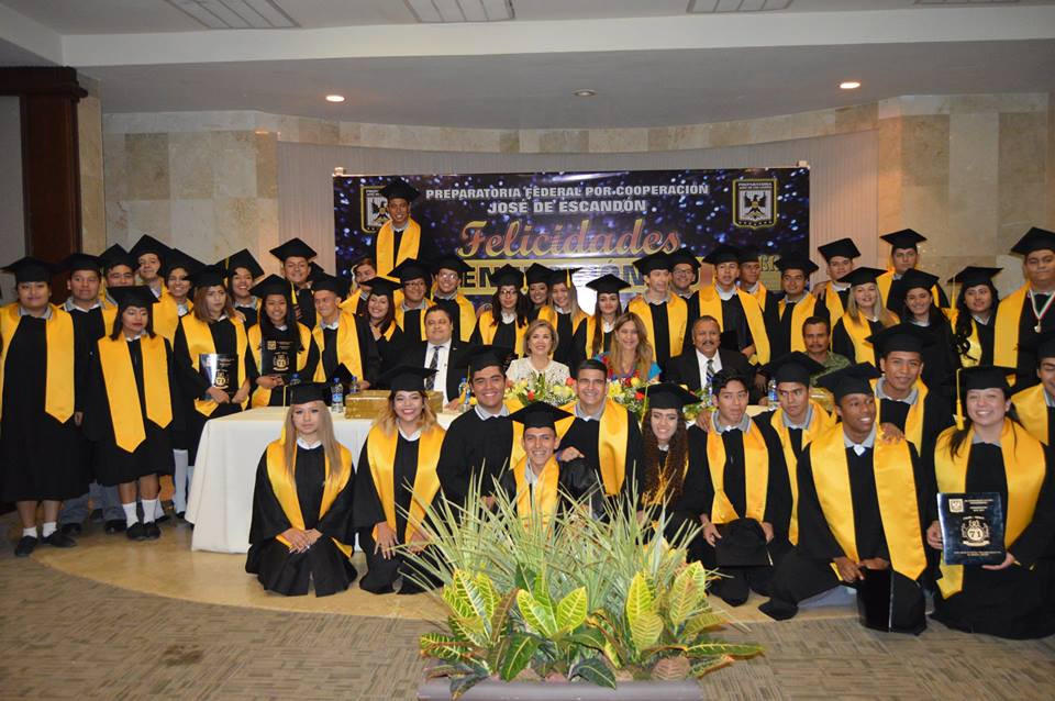 Alcaldesa felicita a graduados de la preparatoria José de Escandón