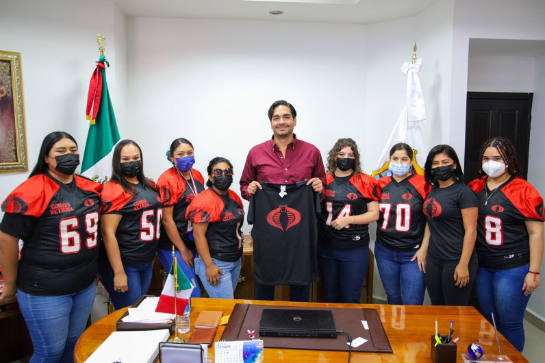 Visitaron atletas al alcalde Carlos Peña Ortiz 