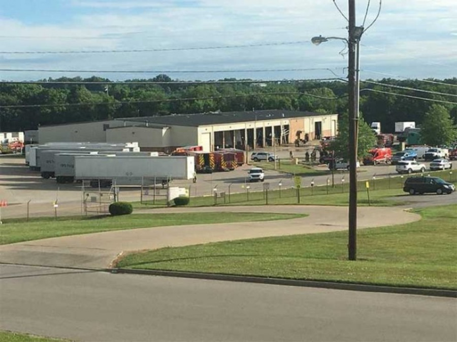 8 heridos tras explosión de vehículo frente a oficina de correos en EU