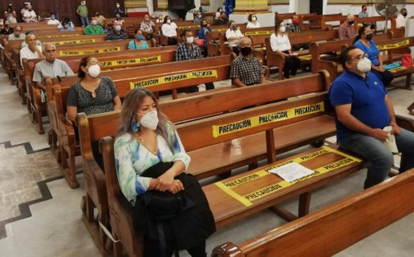 Darán misa presencial todos los días  