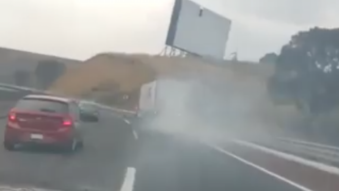 Tráiler se queda sin frenos y PF evita tragedia   