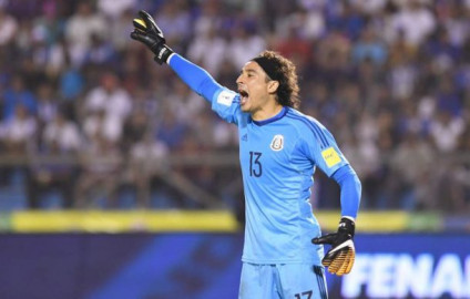 Guillermo Ochoa sufre esguince cervical tras juego vs Honduras