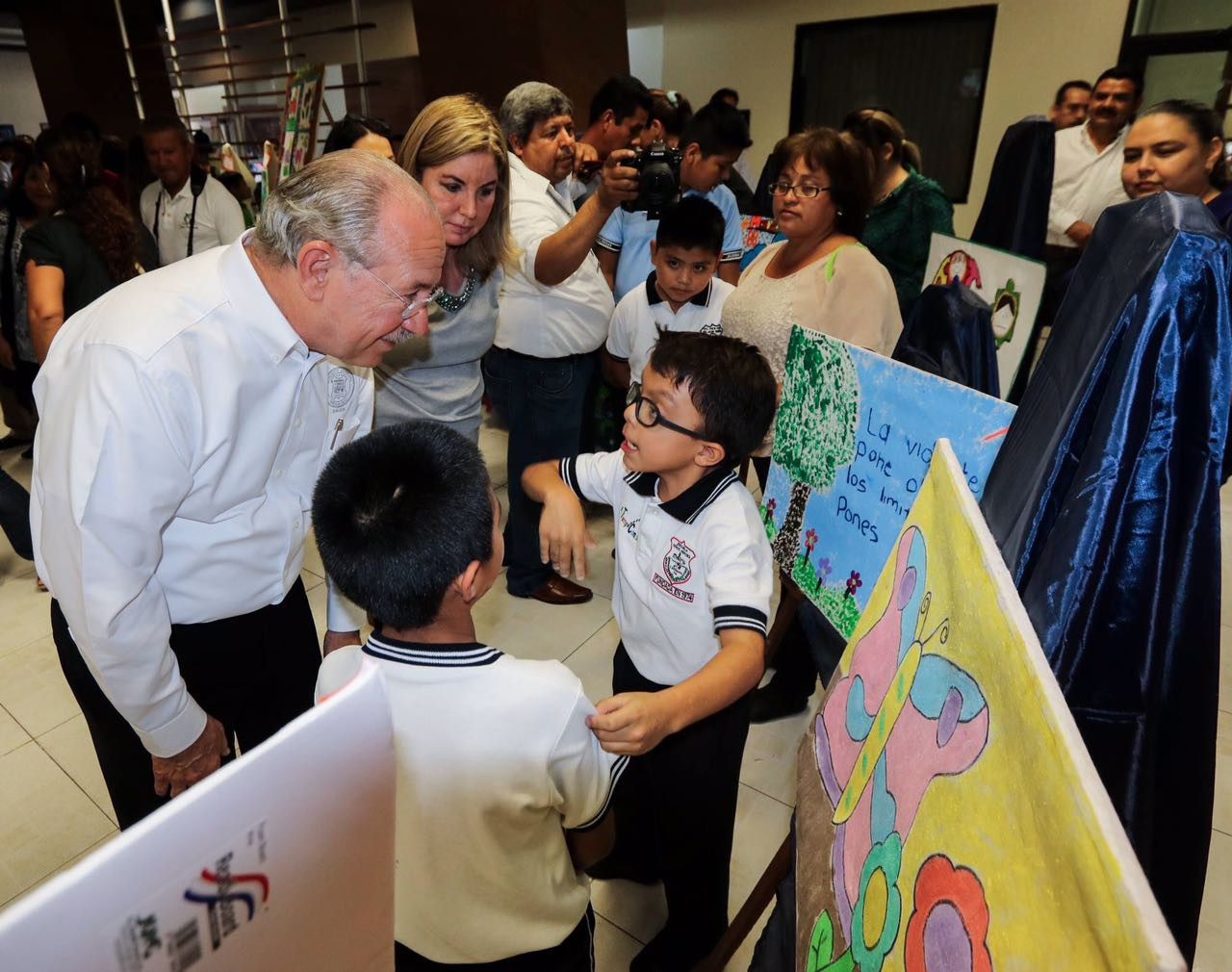 Chuchín convive con niños especiales de Matamoros
