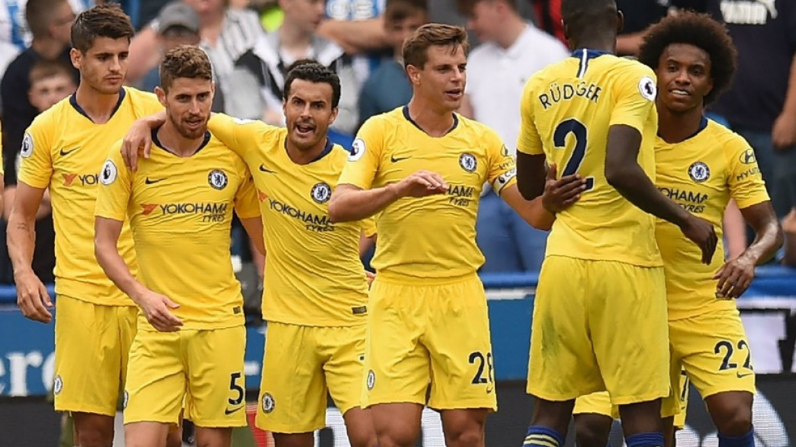 Chelsea gana 3-0 ante Huddersfield en su debut en Premier League