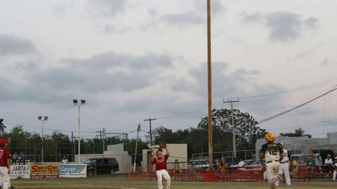 Juegan final de Torneo Distrital de Béisbol