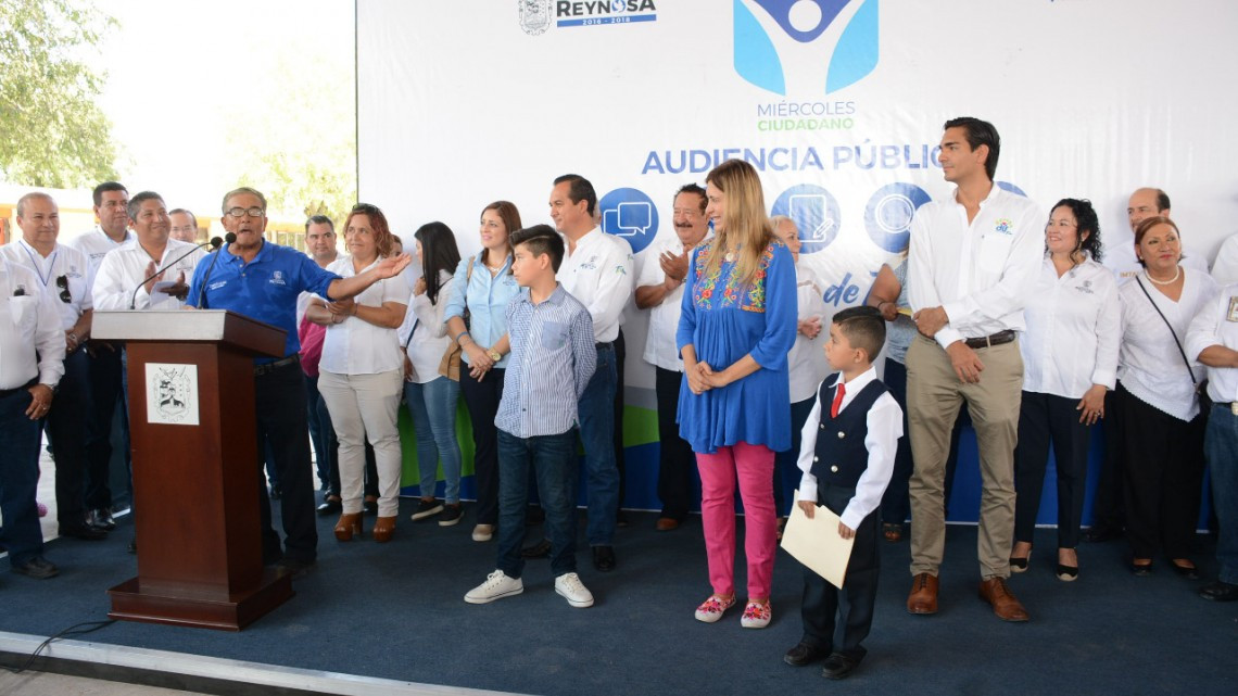 Escucha alcaldesa a habitantes de la Benito Juárez