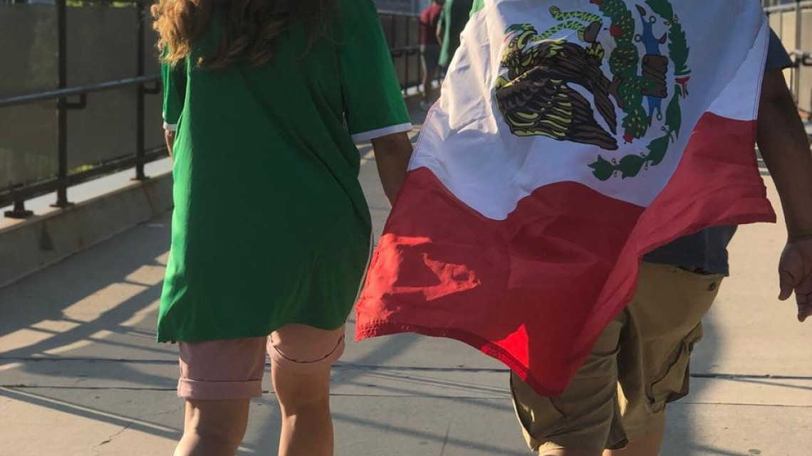 Mexicanos abarrotan el soldier Field previo al MEX vs EU