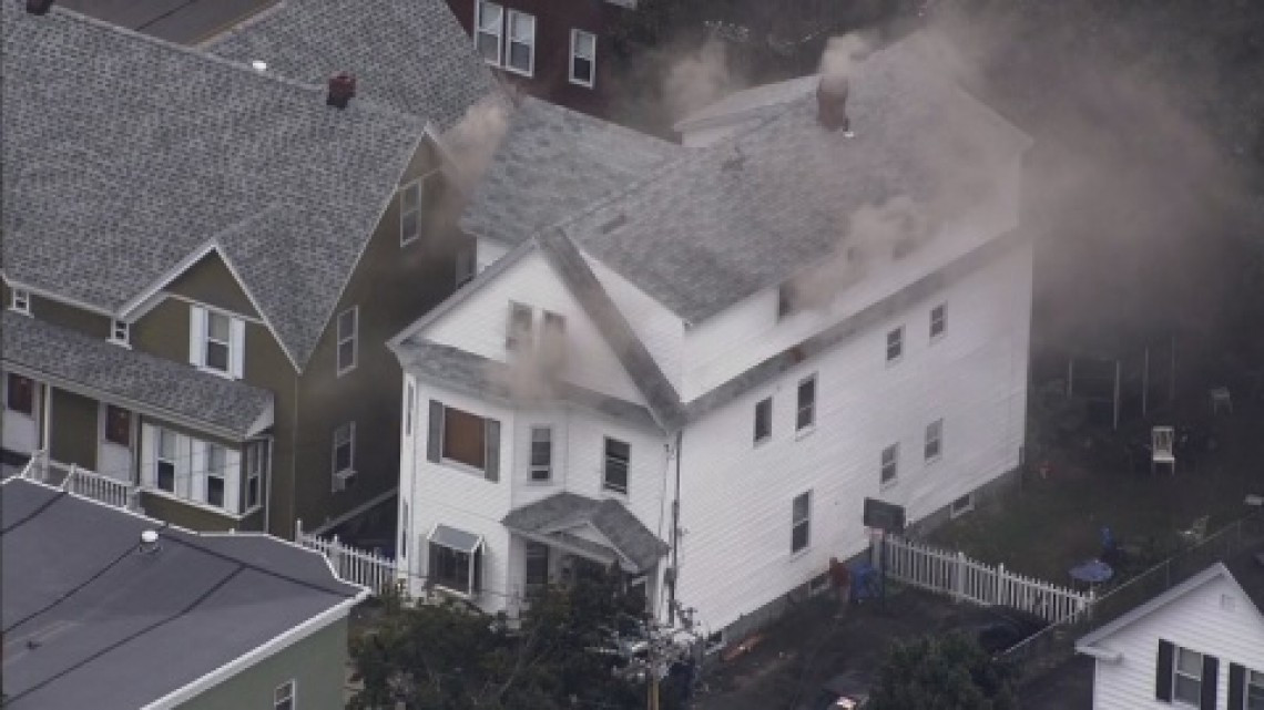 Explosiones e incendio crean pánico en Massachusetts