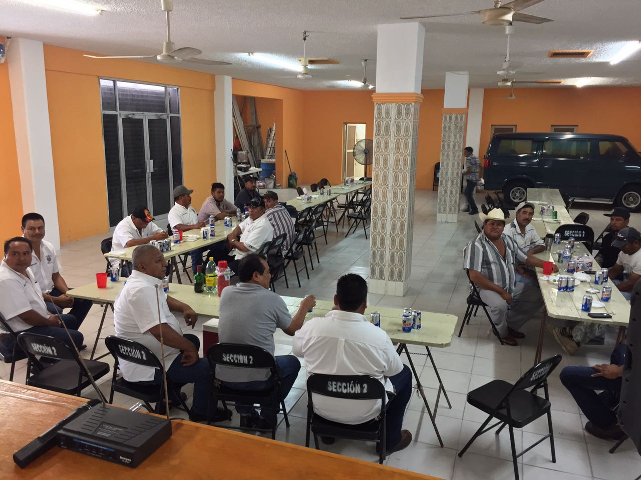 Celebran albañiles su día con empleo