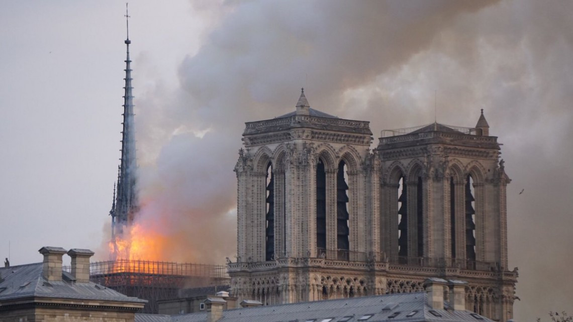 Catedral de Notre Dame se incendia
