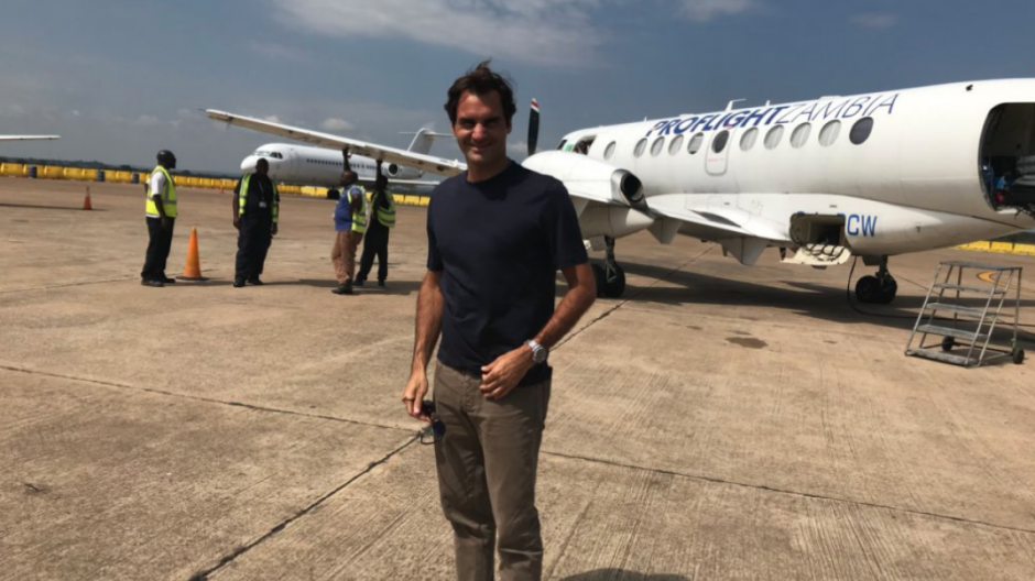 Roger Federer da clases en África