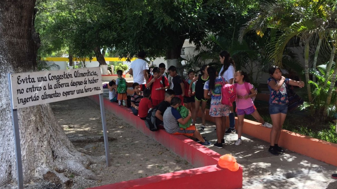 Reciben a 200 camperos en la alberca Chávez 
