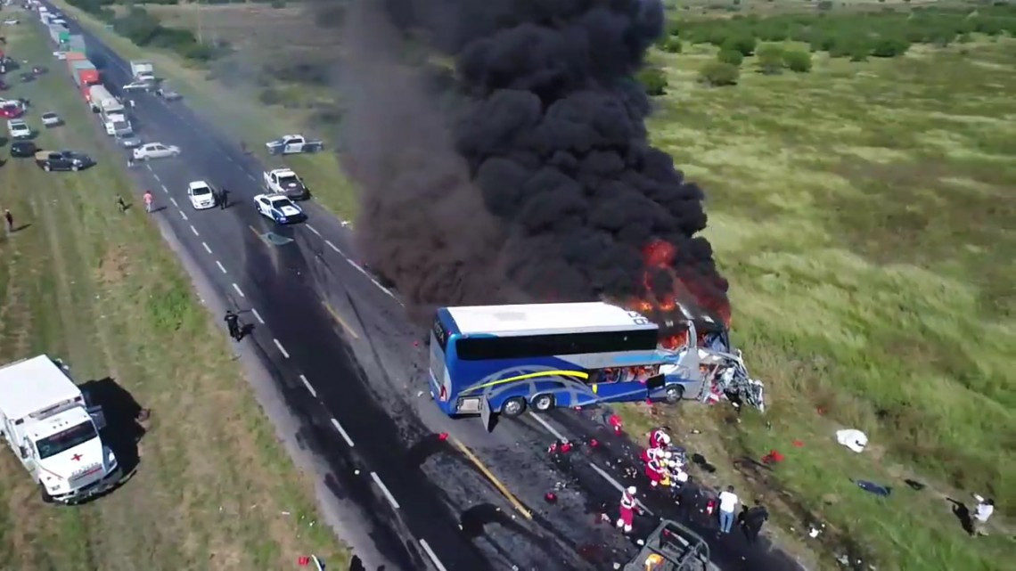 Deja 3 muertos y 10 heridos accidente en carretera Victoria - Monterrey