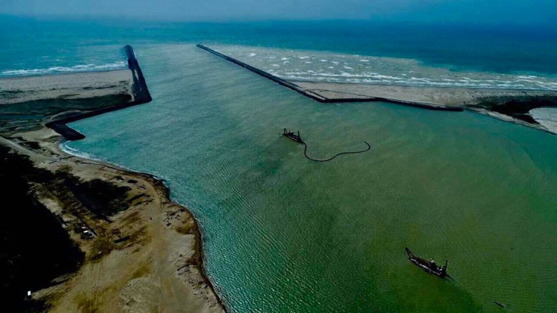Gobernador y Embajador de China sobrevuela el puerto Matamoros