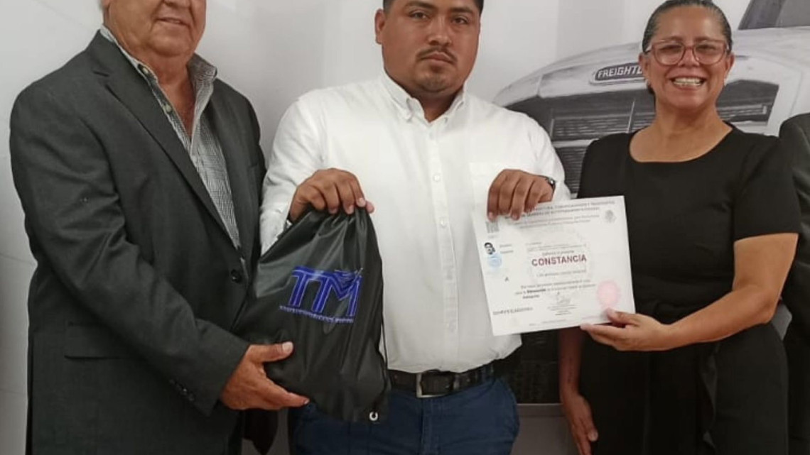 Gradúan operadores para el autotransporte de  carga