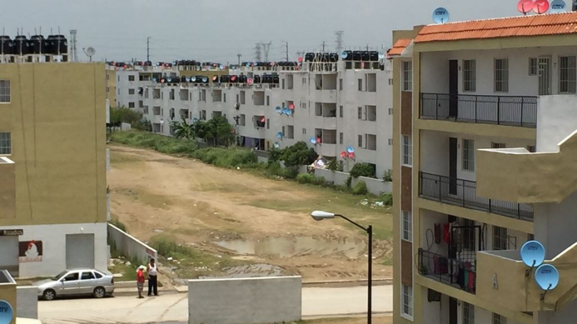 Vecinos no cuentan con suministro de agua potable