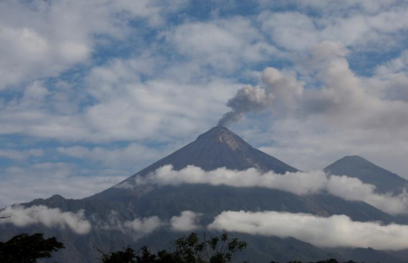 Volcán de Fuego de Guatemala entra en erupción nuevamente