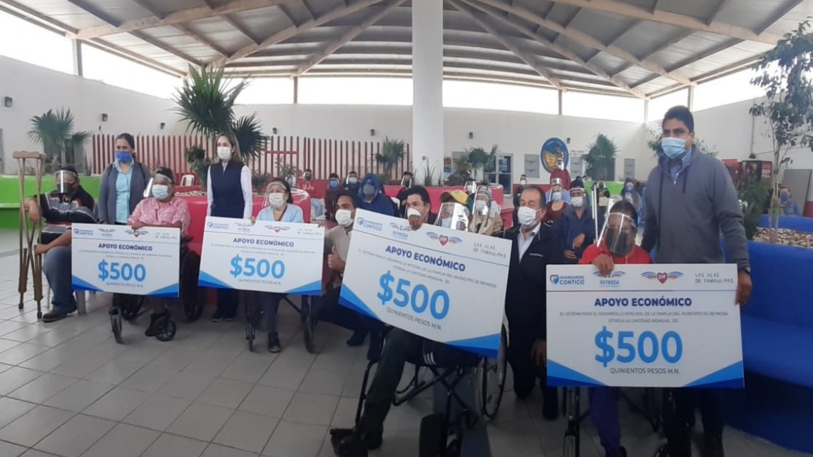 Entrega DIF Reynosa becas del programa Avanzando Contigo 