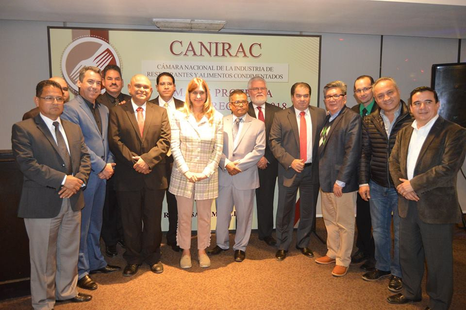 Asiste alcaldesa a cambio de la mesa directiva de CANIRAC