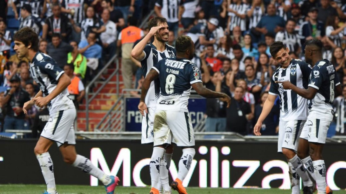 Rayados vence 2-1 a Pumas 
