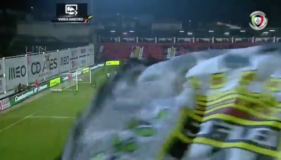 Bandera bloquea al VAR en gol anulado en fuera de lugar