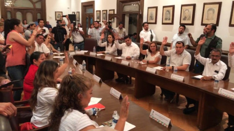 Cabildo de Victoria aprueba licencia a Oscar Almaraz