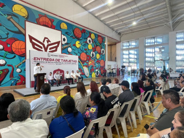 Entregan becas deportivas a 300 atletas reynosenses