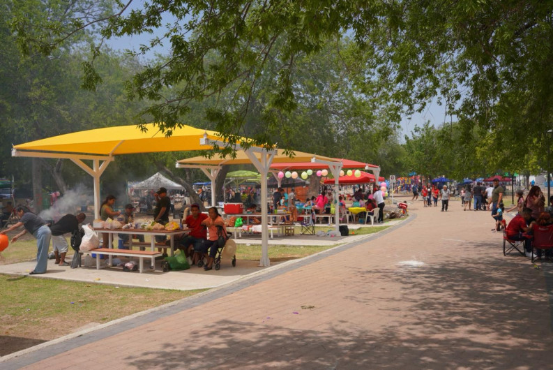 Celebran pascua cientos de familias neolaredenses en espacios públicos dignos; reportan saldo blanco
