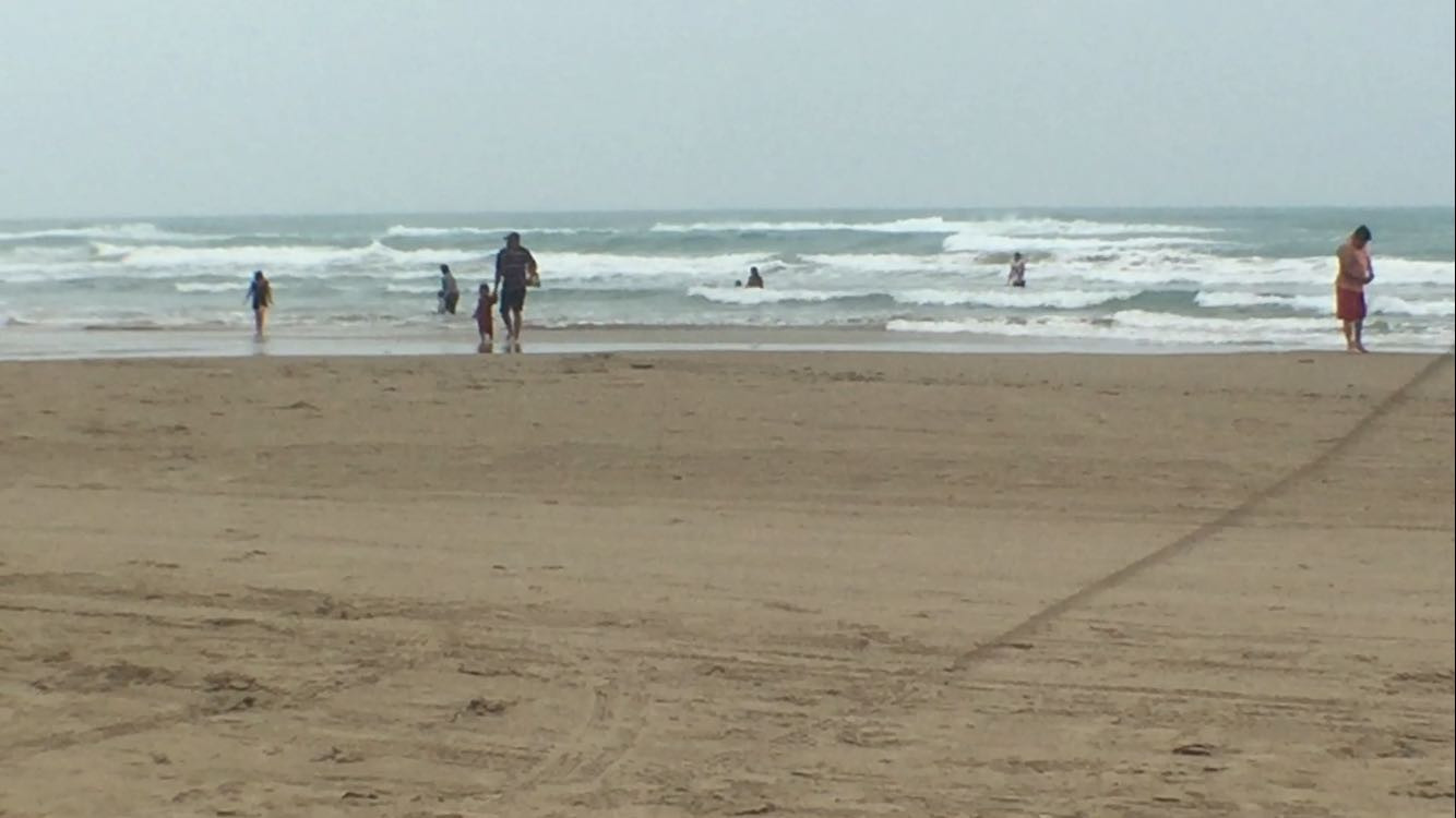 Poca afluencia en este Jueves Santo, a playa tesoro