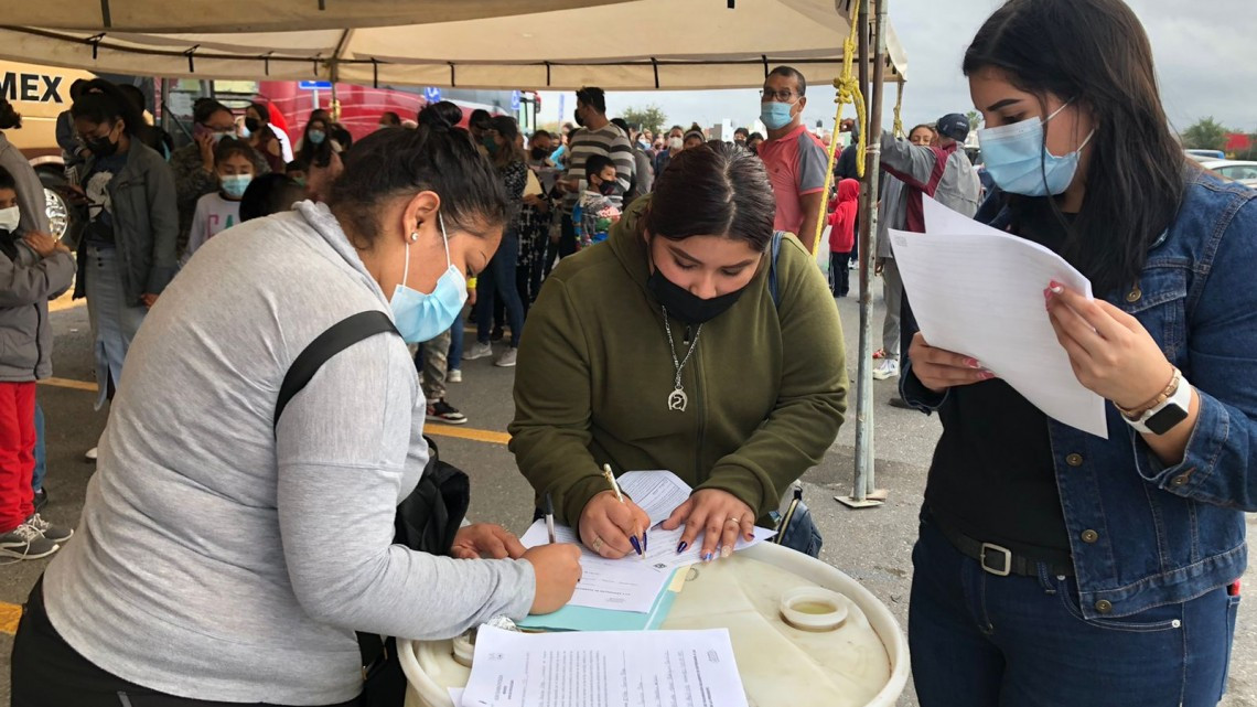 Gobierno de Nuevo Laredo vacuna a menores de 5 a 17 años en Laredo, Texas