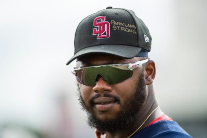 El béisbol se une para rendir tributo a víctimas de tiroteo en Florida