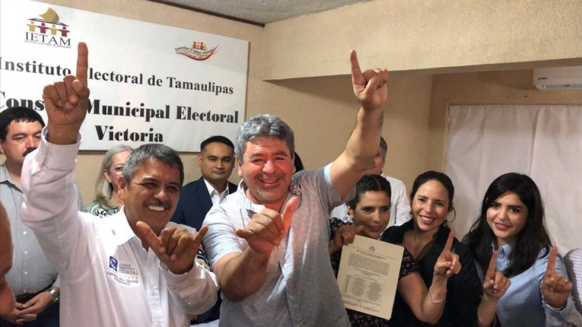 Recibe “Xico” constancia para competir por Victoria