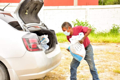 Ayuntamiento y DIF apoyan con costales de arena