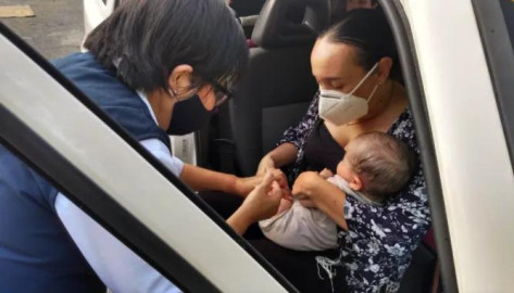 Arranca jornada de vacunación mediante "Drive Thru" 