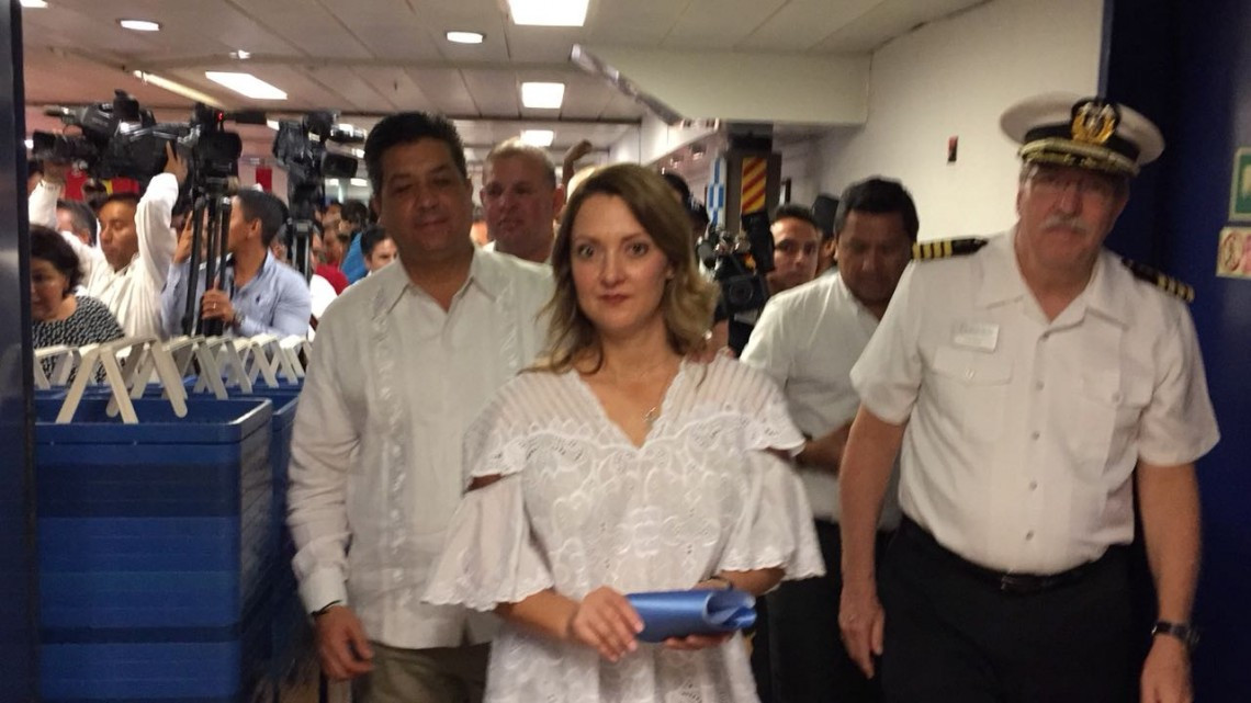 Logos Hope abre sus puertas del mayor tesoro que guarda, su biblioteca