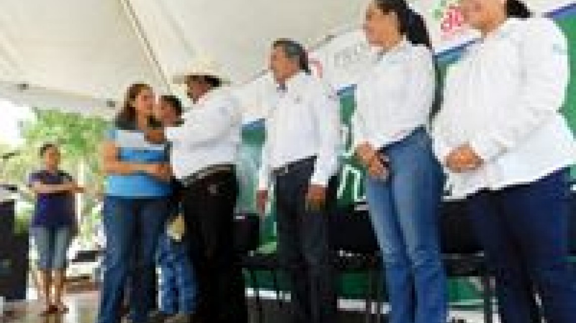 Realizan con éxito "Feria del Regreso a Clases"