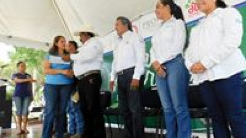 Realizan con éxito "Feria del Regreso a Clases"