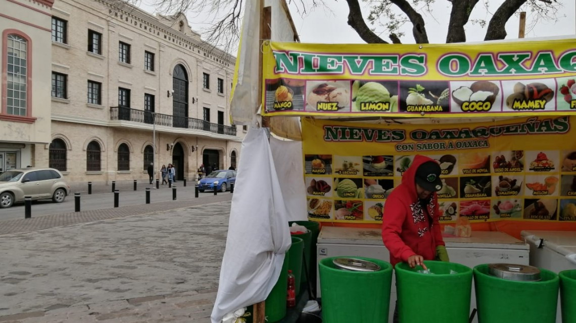 Abarrotan plaza principal de puestos por Fiestas Mexicanas