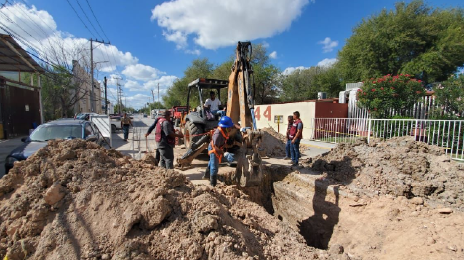 Trabaja COMAPA en rehabilitación de drenaje en La Presa 