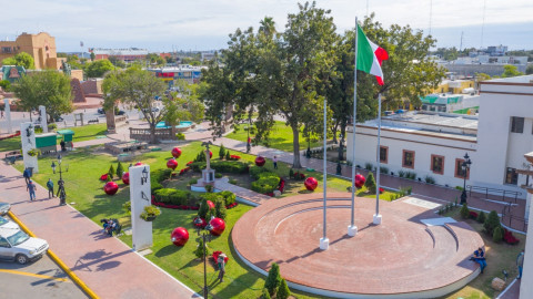 Invita gobierno municipal a participar en “desfile navideño"