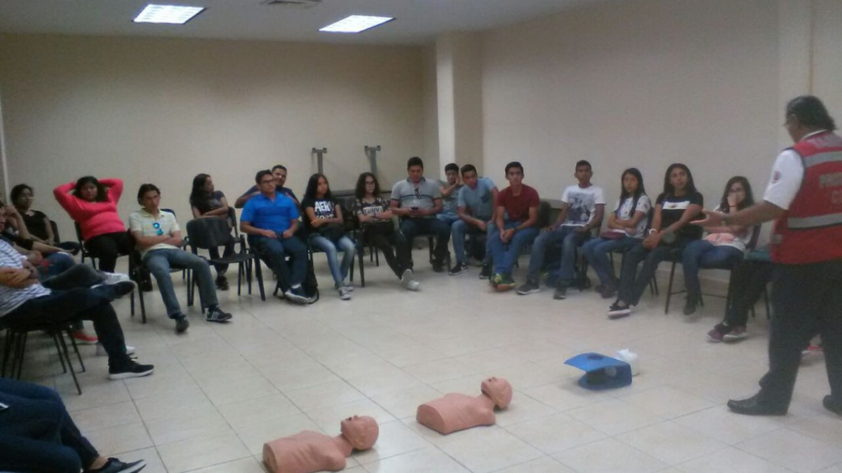 Capacitan a personal encargado de campamentos de verano